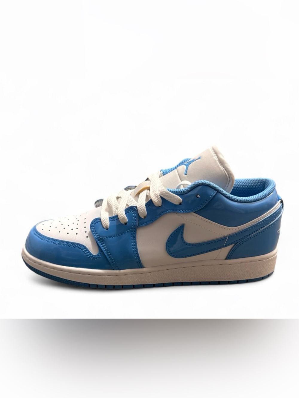 Jordan 1 Low SE
White Legend Blue